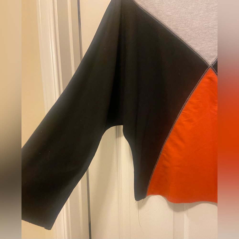 Color-blocked Top - Picture 2 of 5